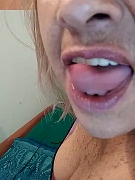 Snapshot of Kasandra_Ho chatting on 02-05-25, 01:47 Kasandra Ho online show from 02-05-25, 01:47