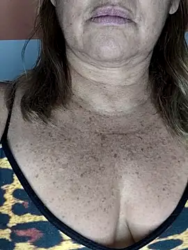 Snapshot of Kasandra_Ho chatting on 10-21-25, 02:01 Kasandra Ho online show from 10-21-25, 02:01