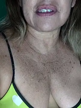 Snapshot of Kasandra_Ho chatting on 10-25-25, 01:46 Kasandra Ho online show from 10-25-25, 01:46