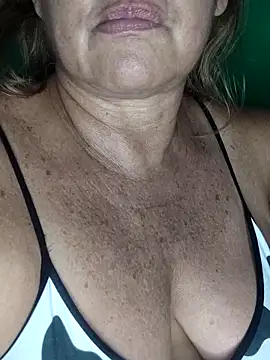 Snapshot of Kasandra_Ho chatting on 10-29-25, 01:41 Kasandra Ho online show from 10-29-25, 01:41