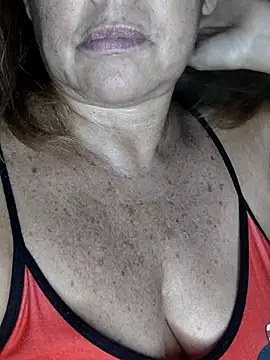 Snapshot of Kasandra_Ho chatting on 11-18-25, 01:33 Kasandra Ho online show from 11-18-25, 01:33