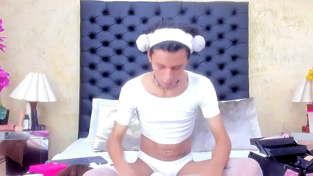 Snapshot of NahomiWhitel chatting on 11-27-25, 03:03 NahomiWhitel online show from 11-27-25, 03:03