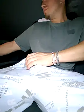 dragon1006 online show from 12-23-25, 05:38