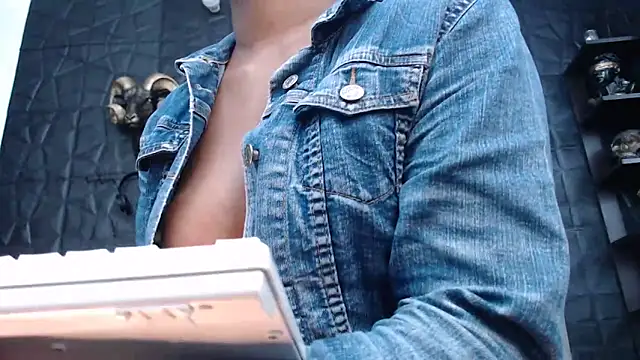 Snapshot of Hanna_Fox_69 chatting on 12-20-24, 11:43 Hanna Fox 69 online show from 12-20-24, 11:43