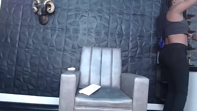 Snapshot of Hanna_Fox_69 chatting on 03-23-25, 05:54 Hanna Fox 69 online show from 03-23-25, 05:54