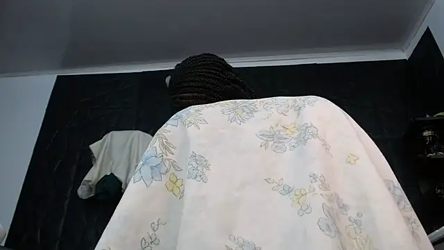 Snapshot of Hanna_Fox_69 chatting on 10-18-25, 10:16 Hanna Fox 69 online show from 10-18-25, 10:16