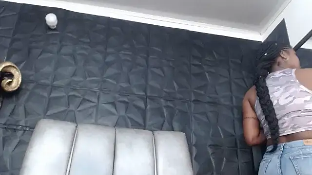 Snapshot of Hanna_Fox_69 chatting on 10-25-25, 12:34 Hanna Fox 69 online show from 10-25-25, 12:34