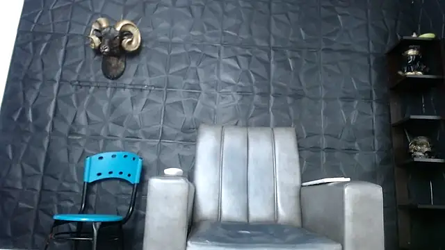 Snapshot of Hanna_Fox_69 chatting on 10-26-25, 11:05 Hanna Fox 69 online show from 10-26-25, 11:05