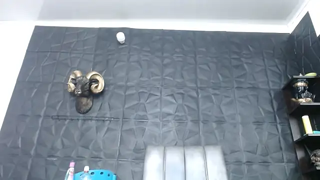 Snapshot of Hanna_Fox_69 chatting on 10-29-25, 11:34 Hanna Fox 69 online show from 10-29-25, 11:34