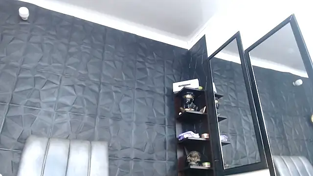 Snapshot of Hanna_Fox_69 chatting on 10-30-25, 04:36 Hanna Fox 69 online show from 10-30-25, 04:36