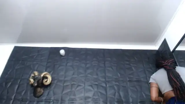 Snapshot of Hanna_Fox_69 chatting on 12-15-25, 07:56 Hanna Fox 69 online show from 12-15-25, 07:56