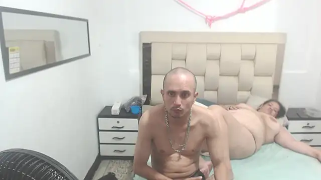 Snapshot of Candy_and_Jh0n chatting on 02-14-25, 08:10 Candy and Jh0n online show from 02-14-25, 08:10