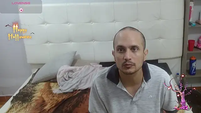 Snapshot of Candy_and_Jh0n chatting on 10-11-25, 04:44 Candy and Jh0n online show from 10-11-25, 04:44