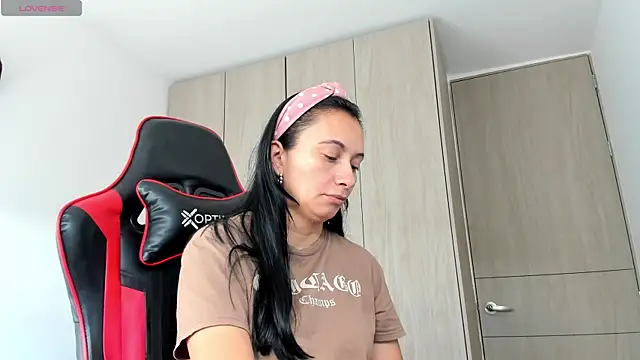 Snapshot of gracekelly12 chatting on 11-25-25, 01:00 gracekelly12 online show from 11-25-25, 01:00