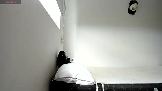 Snapshot of gracekelly12 chatting on 11-28-25, 02:42 gracekelly12 online show from 11-28-25, 02:42