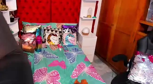 Snapshot of larafoxter chatting on 12-13-24, 08:58 larafoxter online show from 12-13-24, 08:58