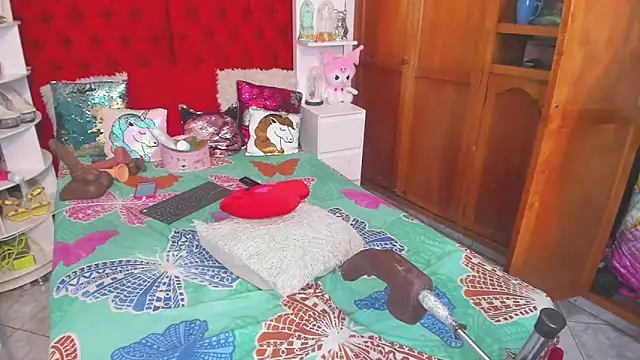 Snapshot of larafoxter chatting on 03-13-25, 11:16 larafoxter online show from 03-13-25, 11:16