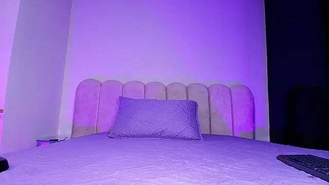 mia stanfort online show from 11-24-25, 07:13