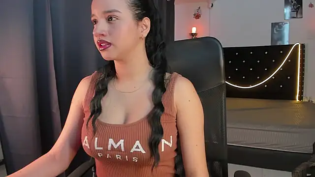 Snapshot of emilyrouxe chatting on 01-10-25, 03:06 emilyrouxe online show from 01-10-25, 03:06