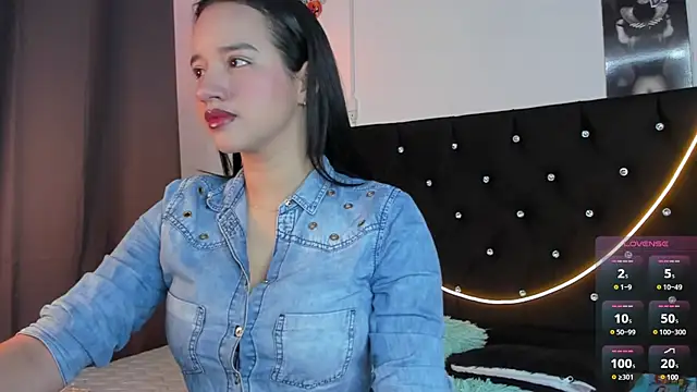 Snapshot of emilyrouxe chatting on 01-13-25, 03:15 emilyrouxe online show from 01-13-25, 03:15