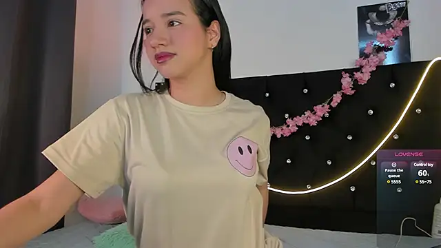 Snapshot of emilyrouxe chatting on 01-15-25, 04:32 emilyrouxe online show from 01-15-25, 04:32