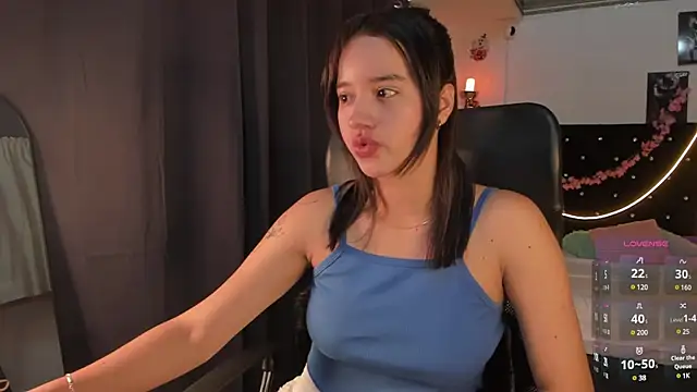 Snapshot of emilyrouxe chatting on 02-09-25, 04:07 emilyrouxe online show from 02-09-25, 04:07