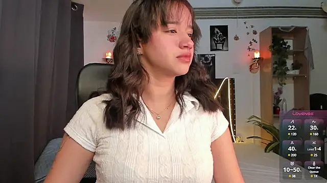 Snapshot of emilyrouxe chatting on 03-04-25, 03:04 emilyrouxe online show from 03-04-25, 03:04