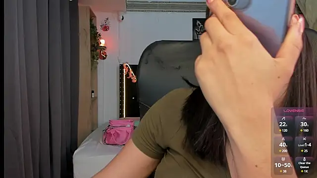 Snapshot of emilyrouxe chatting on 03-20-25, 07:14 emilyrouxe online show from 03-20-25, 07:14