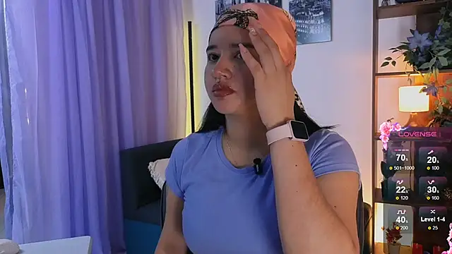 Snapshot of emilyrouxe chatting on 09-18-25, 02:41 emilyrouxe online show from 09-18-25, 02:41