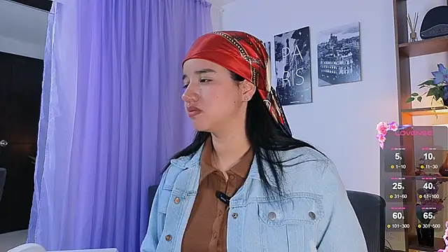 Snapshot of emilyrouxe chatting on 09-20-25, 01:56 emilyrouxe online show from 09-20-25, 01:56