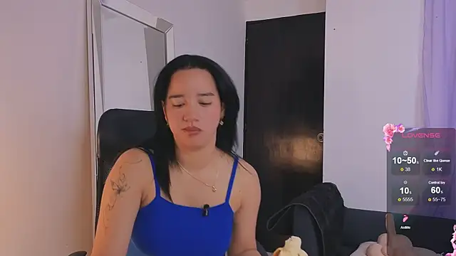 Snapshot of emilyrouxe chatting on 09-24-25, 02:53 emilyrouxe online show from 09-24-25, 02:53