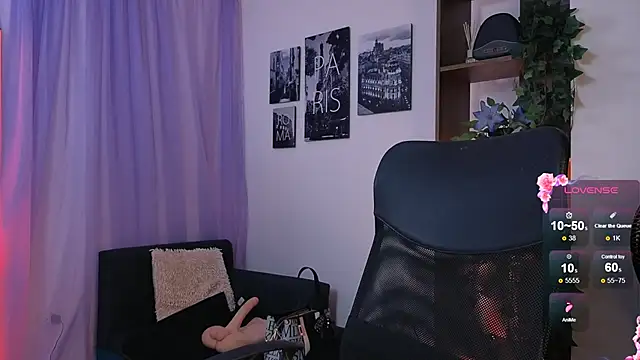 Snapshot of emilyrouxe chatting on 09-25-25, 03:27 emilyrouxe online show from 09-25-25, 03:27