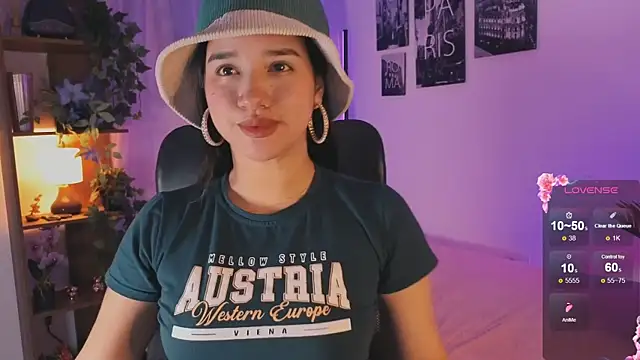 Snapshot of emilyrouxe chatting on 09-27-25, 02:11 emilyrouxe online show from 09-27-25, 02:11