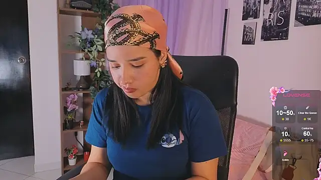 Snapshot of emilyrouxe chatting on 09-29-25, 03:39 emilyrouxe online show from 09-29-25, 03:39