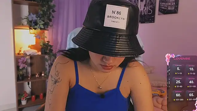 Snapshot of emilyrouxe chatting on 10-09-25, 02:48 emilyrouxe online show from 10-09-25, 02:48