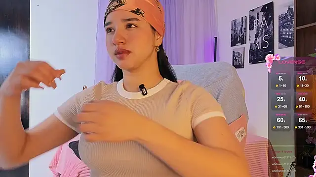 Snapshot of emilyrouxe chatting on 10-12-25, 03:22 emilyrouxe online show from 10-12-25, 03:22