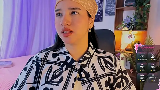 Snapshot of emilyrouxe chatting on 10-13-25, 03:56 emilyrouxe online show from 10-13-25, 03:56