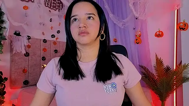 Snapshot of emilyrouxe chatting on 10-24-25, 01:29 emilyrouxe online show from 10-24-25, 01:29