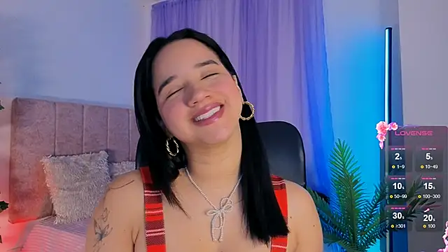 Snapshot of emilyrouxe chatting on 11-10-25, 04:17 emilyrouxe online show from 11-10-25, 04:17