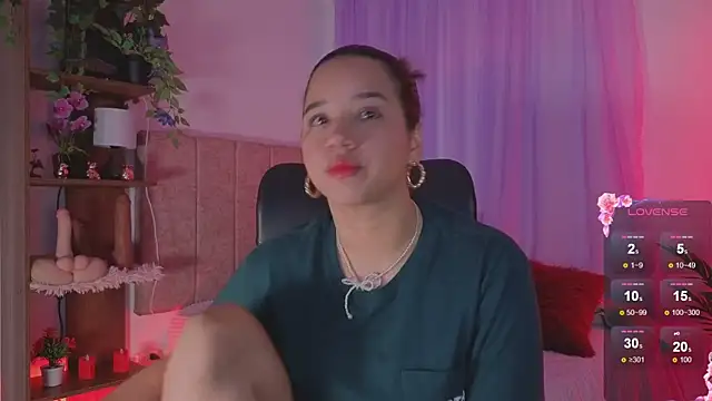 Snapshot of emilyrouxe chatting on 11-20-25, 03:23 emilyrouxe online show from 11-20-25, 03:23