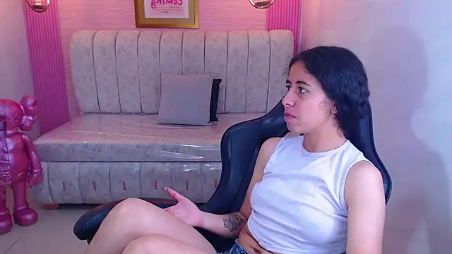 Snapshot of paris_sub1_ chatting on 10-18-25, 12:50 paris sub1 online show from 10-18-25, 12:50