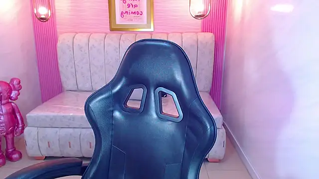 Snapshot of paris_sub1_ chatting on 11-12-25, 01:11 paris sub1 online show from 11-12-25, 01:11