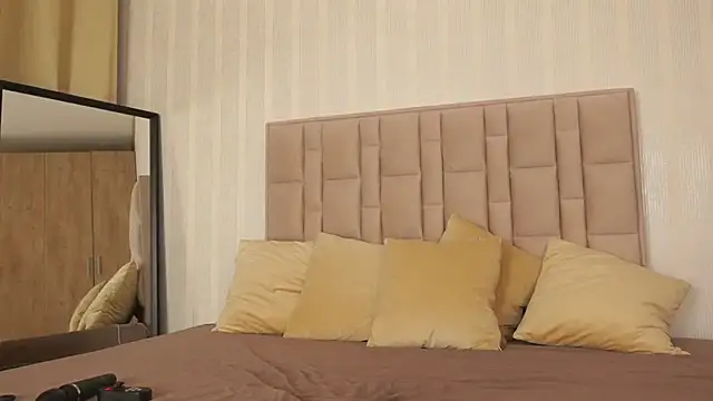 GabyRios online show from 09-25-25, 05:49