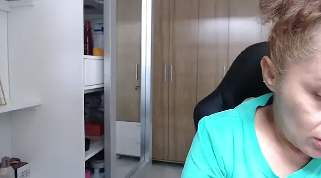 Snapshot of RoxanaLove9 chatting on 01-02-25, 06:34 RoxanaLove9 online show from 01-02-25, 06:34