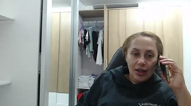 Snapshot of RoxanaLove9 chatting on 01-03-25, 04:33 RoxanaLove9 online show from 01-03-25, 04:33