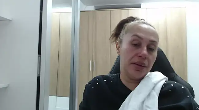 Snapshot of RoxanaLove9 chatting on 01-04-25, 12:16 RoxanaLove9 online show from 01-04-25, 12:16