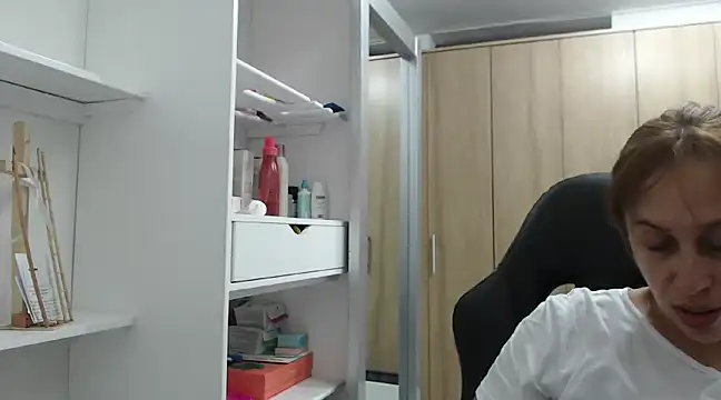 Snapshot of RoxanaLove9 chatting on 01-11-25, 12:55 RoxanaLove9 online show from 01-11-25, 12:55