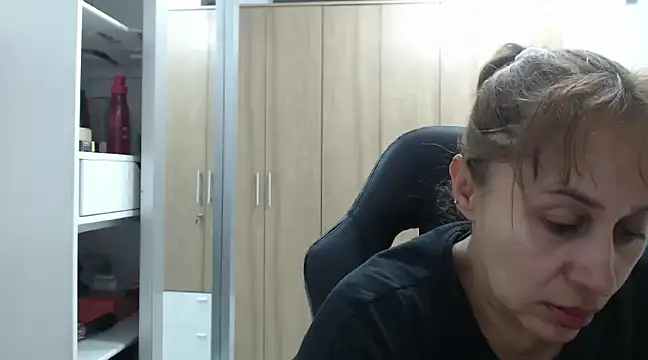 Snapshot of RoxanaLove9 chatting on 01-16-25, 01:27 RoxanaLove9 online show from 01-16-25, 01:27