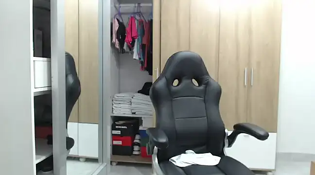 Snapshot of RoxanaLove9 chatting on 01-28-25, 11:07 RoxanaLove9 online show from 01-28-25, 11:07