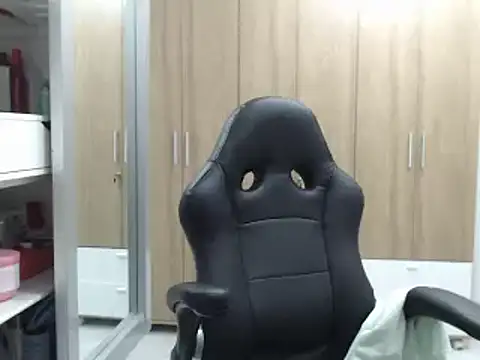 Snapshot of RoxanaLove9 chatting on 02-06-25, 12:11 RoxanaLove9 online show from 02-06-25, 12:11